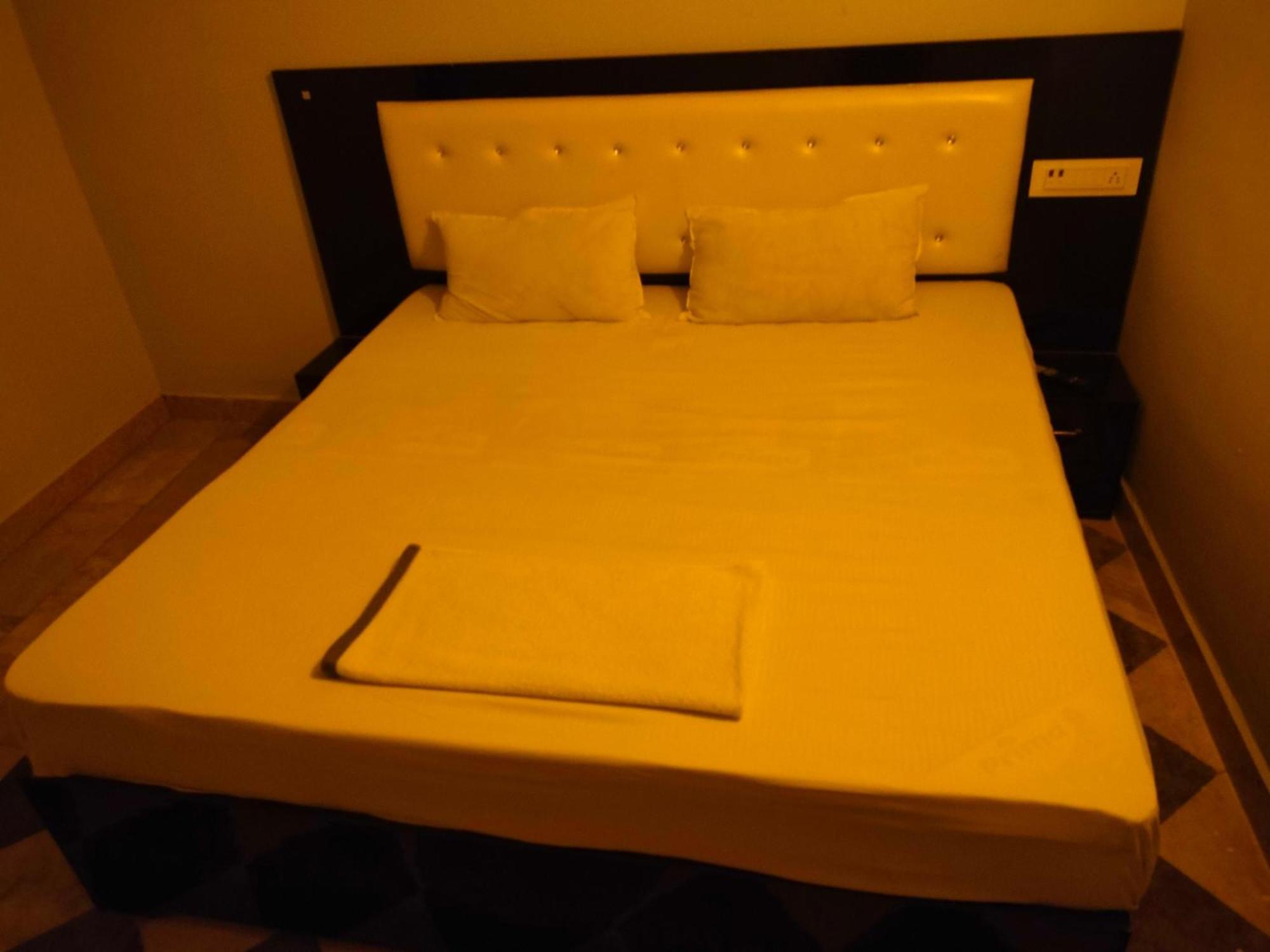 Oyo Palace Hotel Rohtak Kültér fotó